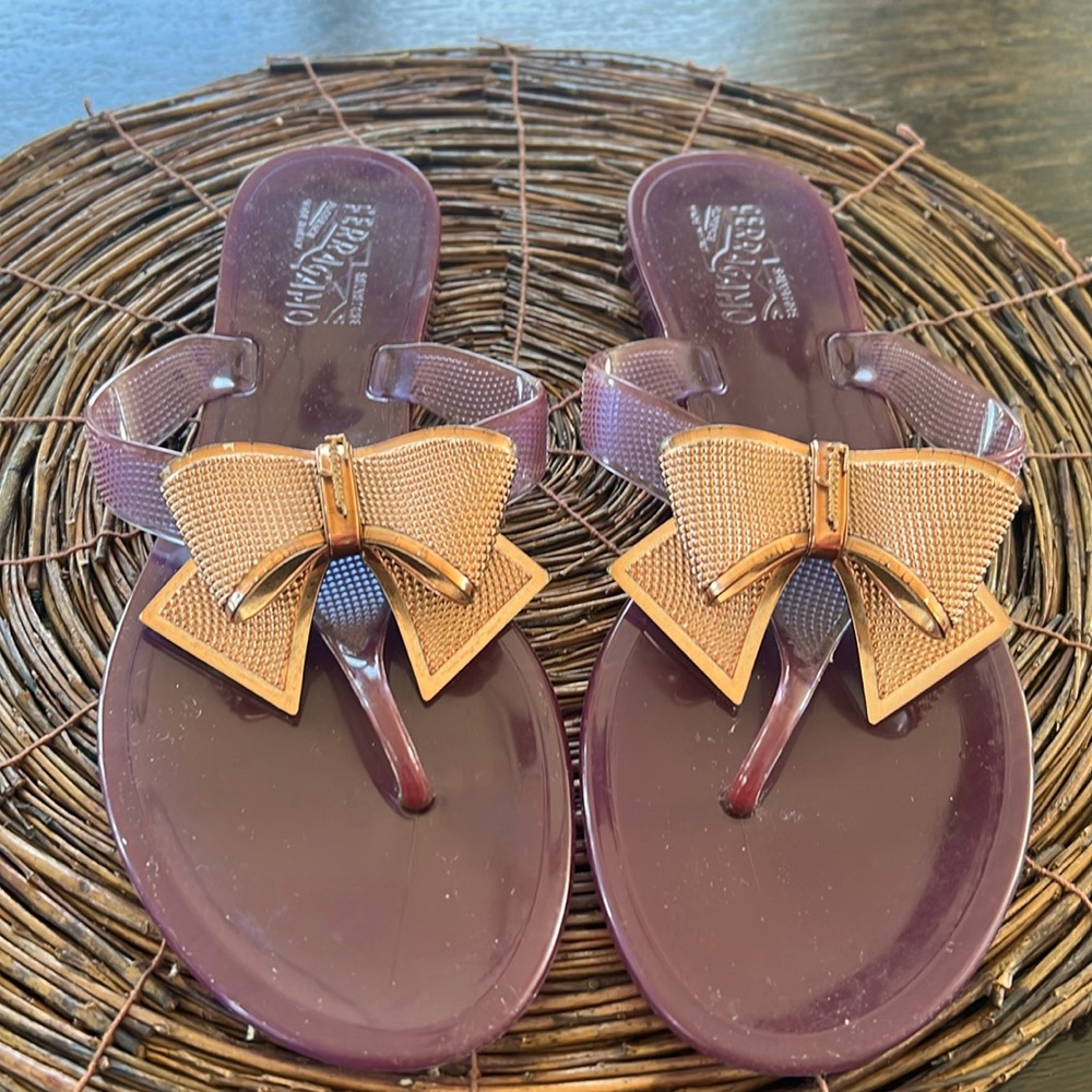 Ferragamo flip flops size 10